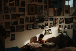 Wand mit Bildern von Rüdiger 