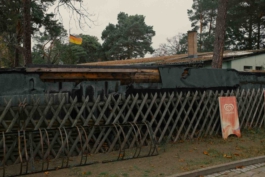 Reinickendorf Berlin Streetphotography Lagneseschild in Heiligensee Maximilian Gödecke Photography 
