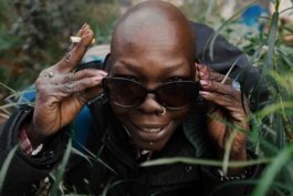 Reinickendorf Berlin Streetphotography Portrait mit Brille und Zigarette Maximilian Gödecke Photography 